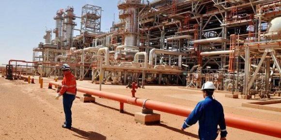 Algerian oil and natural gas exports pick up, improves economy
