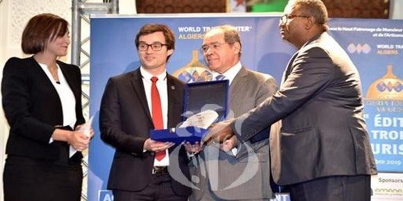 التأكيد على أهمية تنظيم الطبعة الأولى لمنح جوائز في السياحة من أجل تشجيع المبادرات ودعم الابتكار
