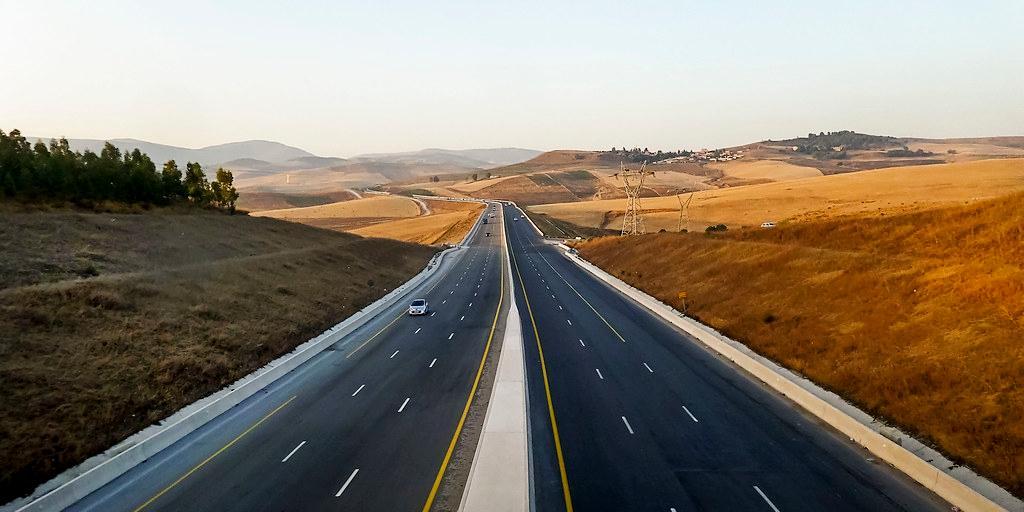 Algérie:Autoroute Est-Ouest, Djerad veut la mise en service des stations de péage avant fin 2021